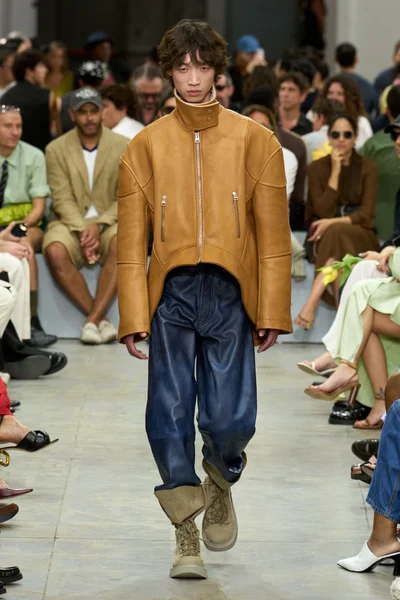 Look 49